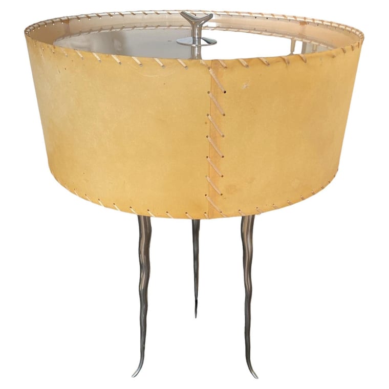 Tripod table lamp