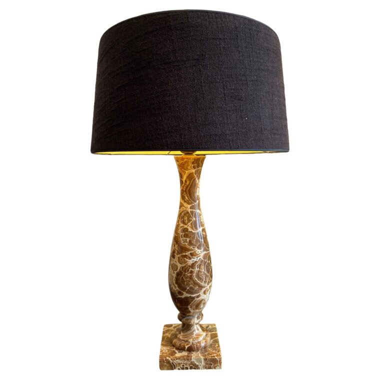 Table lamp in agate