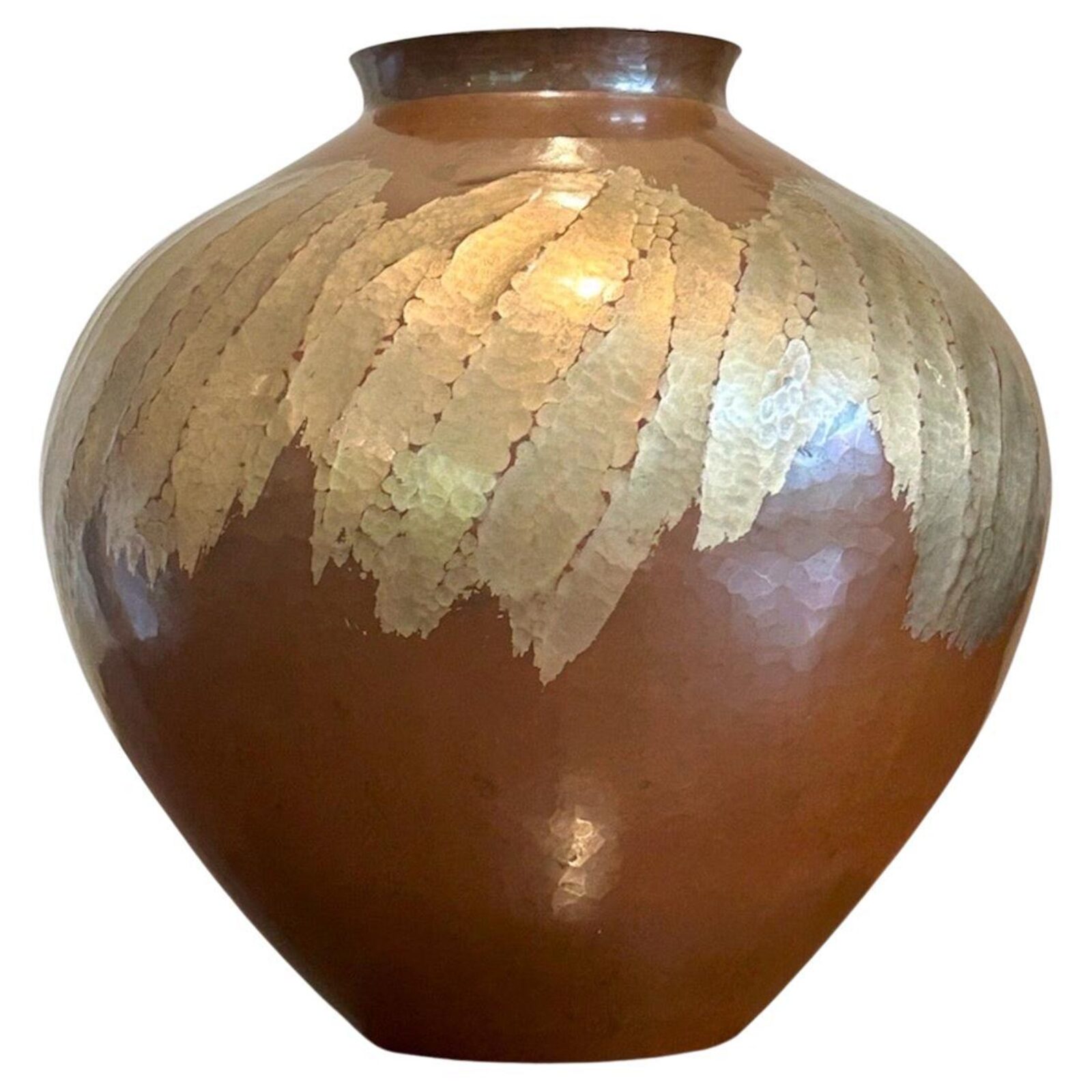 A beautiful Hand-Hammered Copper Japanese Vase by Renowned Gyokusendo